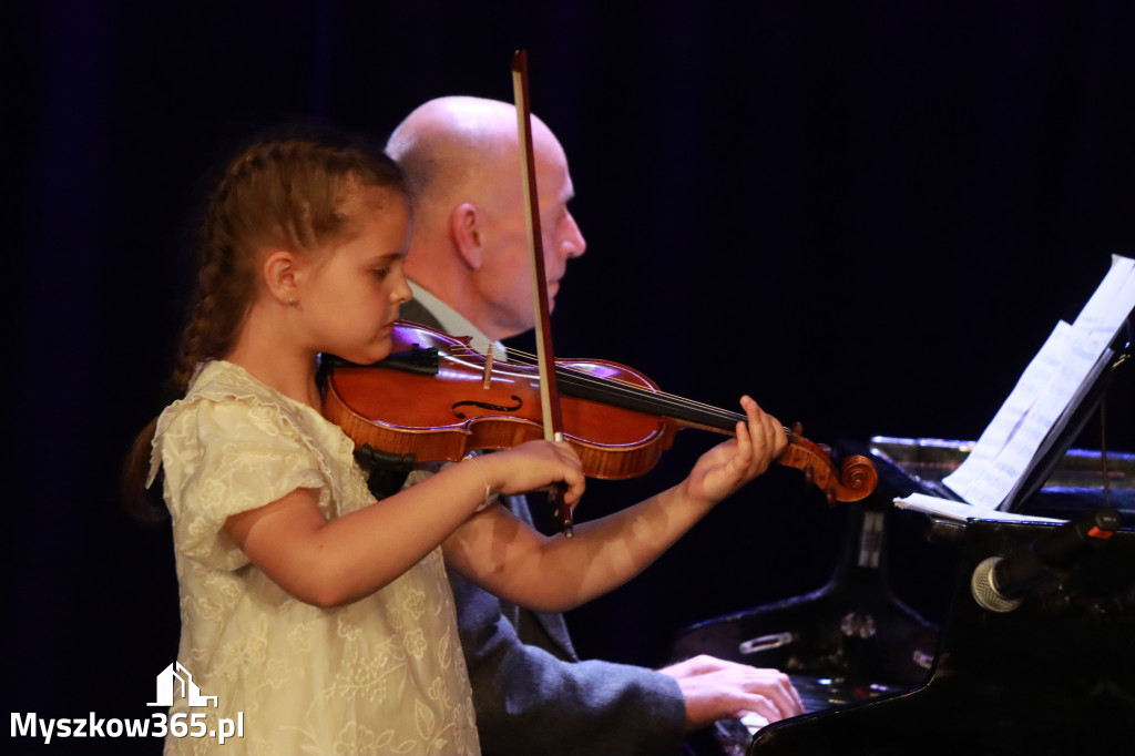 Fotorelacja: Koncert Jubileuszowy Szkoły Muzycznej w Myszkowie