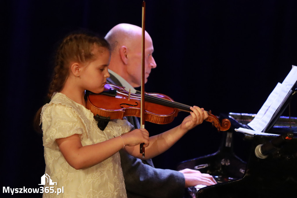 Fotorelacja: Koncert Jubileuszowy Szkoły Muzycznej w Myszkowie