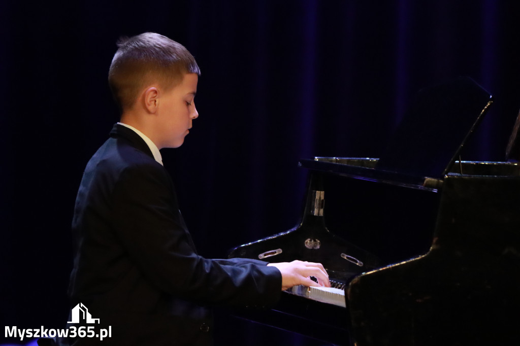 Fotorelacja: Koncert Jubileuszowy Szkoły Muzycznej w Myszkowie