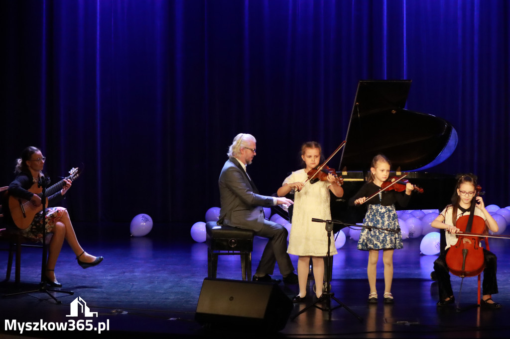 Fotorelacja: Koncert Jubileuszowy Szkoły Muzycznej w Myszkowie