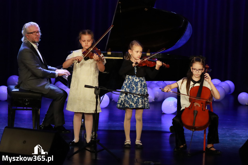 Fotorelacja: Koncert Jubileuszowy Szkoły Muzycznej w Myszkowie