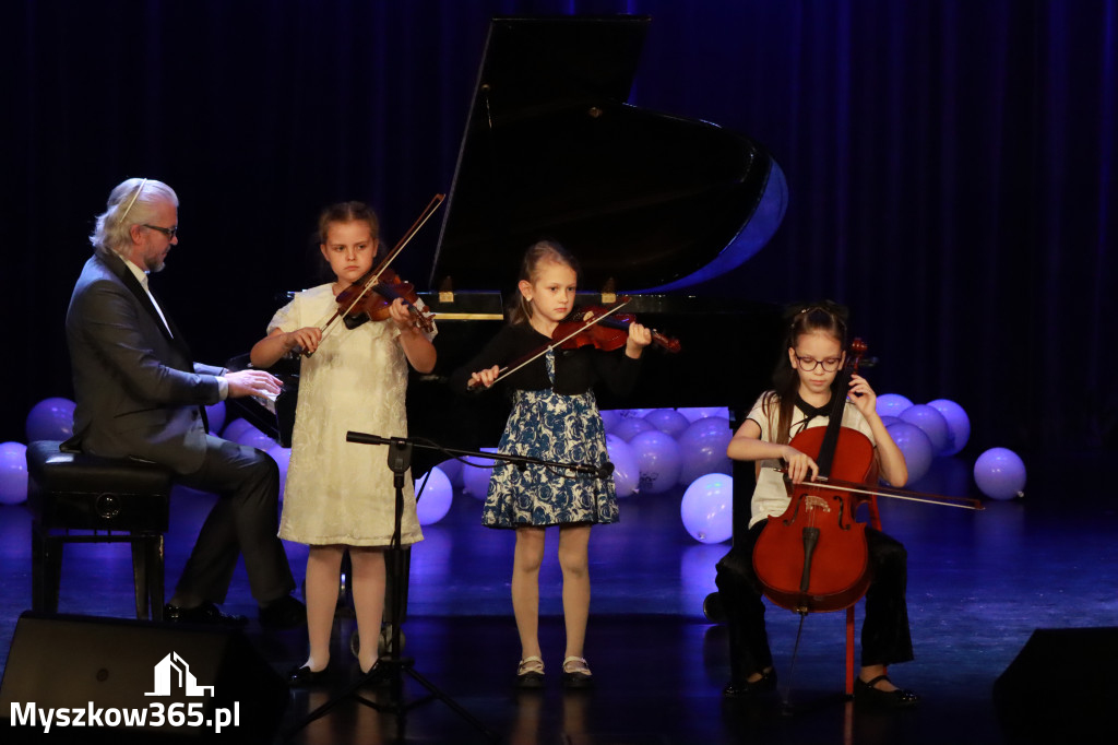 Fotorelacja: Koncert Jubileuszowy Szkoły Muzycznej w Myszkowie
