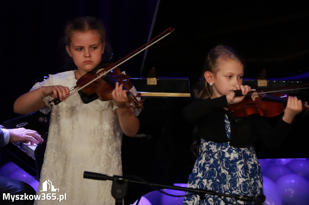 Fotorelacja: Koncert Jubileuszowy Szkoły Muzycznej w Myszkowie