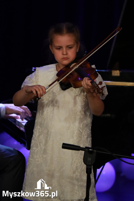 Fotorelacja: Koncert Jubileuszowy Szkoły Muzycznej w Myszkowie