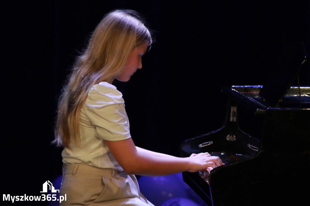 Fotorelacja: Koncert Jubileuszowy Szkoły Muzycznej w Myszkowie