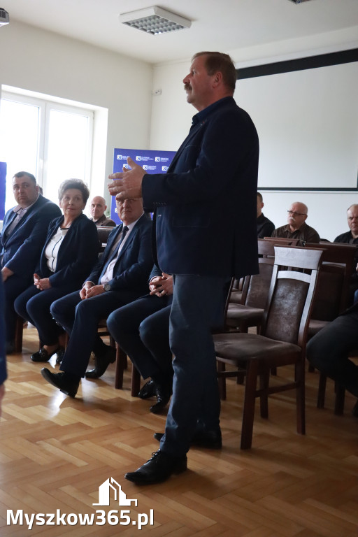 Fotorelacja: Podpisanie umowy w Koziegłowach na przebudowę drogi DW 789