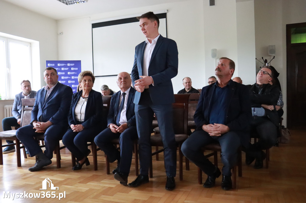 Fotorelacja: Podpisanie umowy w Koziegłowach na przebudowę drogi DW 789