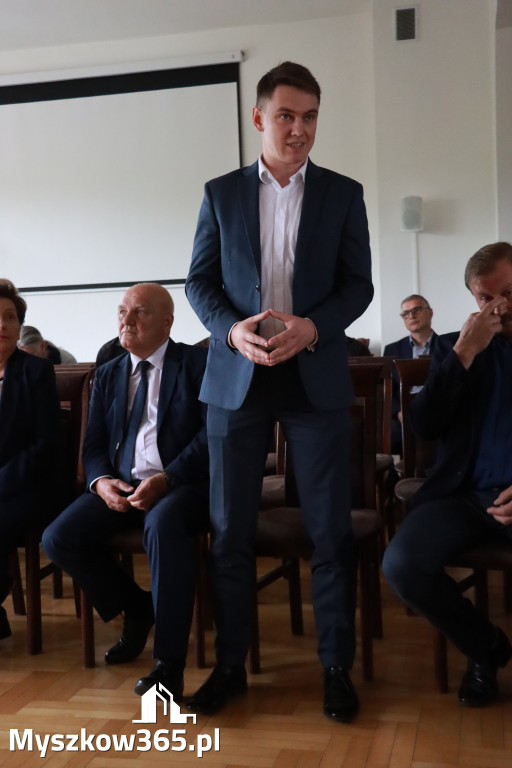 Fotorelacja: Podpisanie umowy w Koziegłowach na przebudowę drogi DW 789