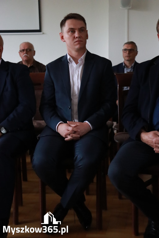 Fotorelacja: Podpisanie umowy w Koziegłowach na przebudowę drogi DW 789