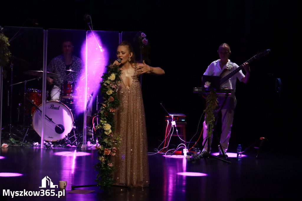 Fotorelacja: Koncert Basi Janygi w MDK Myszków