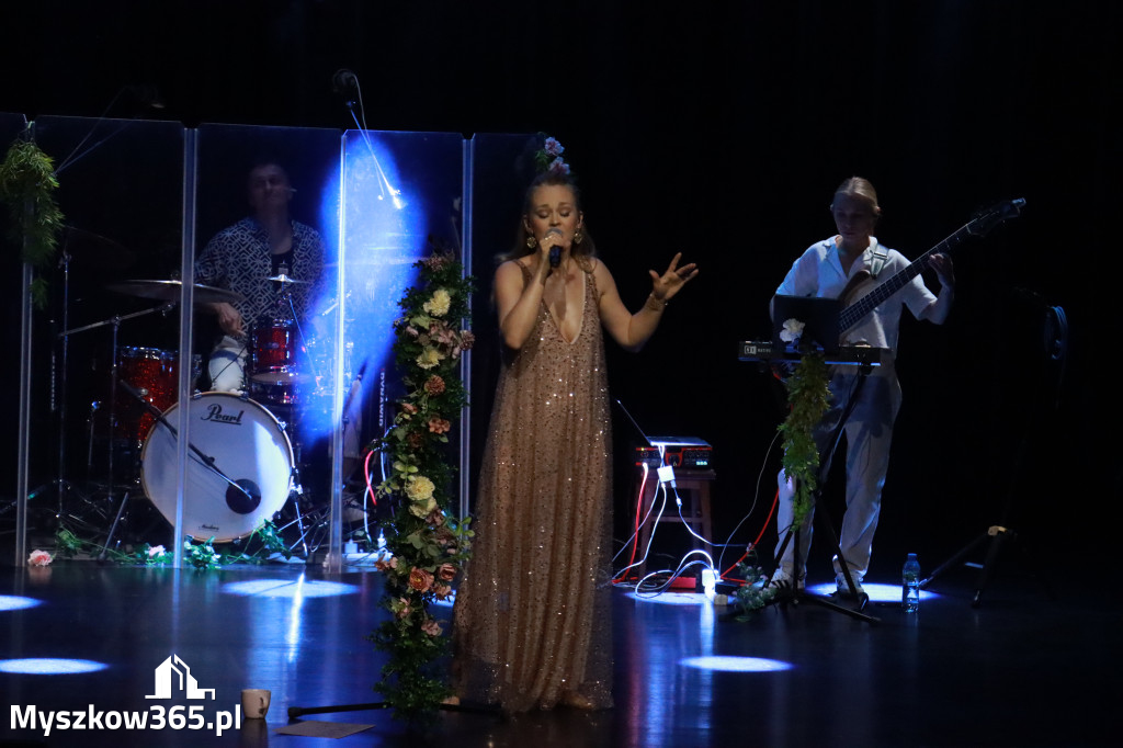 Fotorelacja: Koncert Basi Janygi w MDK Myszków