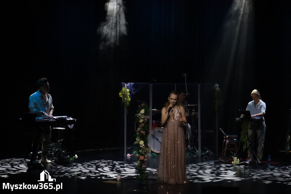 Fotorelacja: Koncert Basi Janygi w MDK Myszków