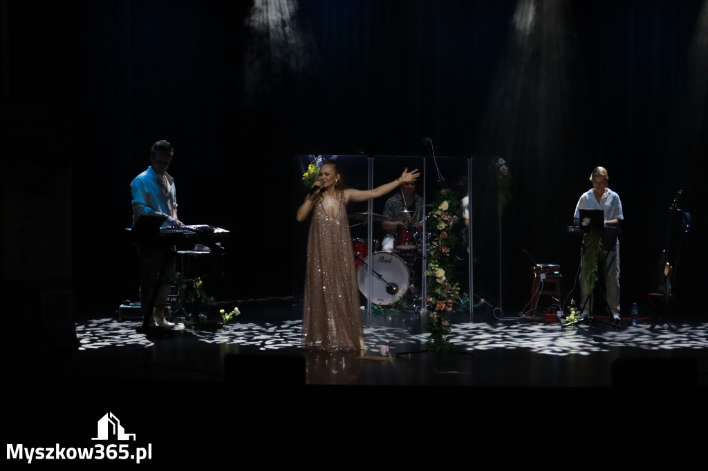 Fotorelacja: Koncert Basi Janygi w MDK Myszków