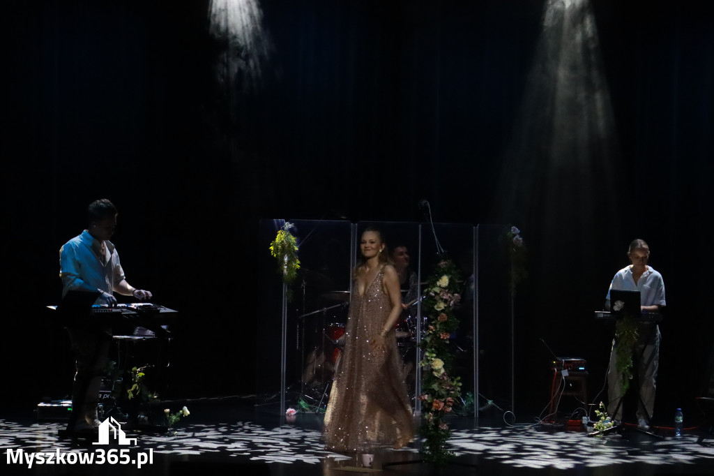 Fotorelacja: Koncert Basi Janygi w MDK Myszków