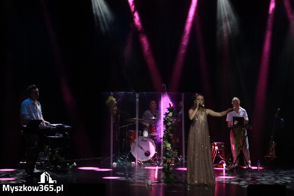Fotorelacja: Koncert Basi Janygi w MDK Myszków