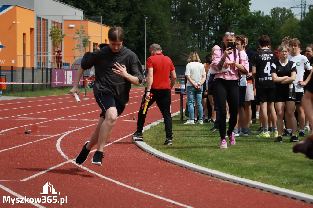 Fotorelacja: Powiatowy Festiwal Sztafet w Myszkowie