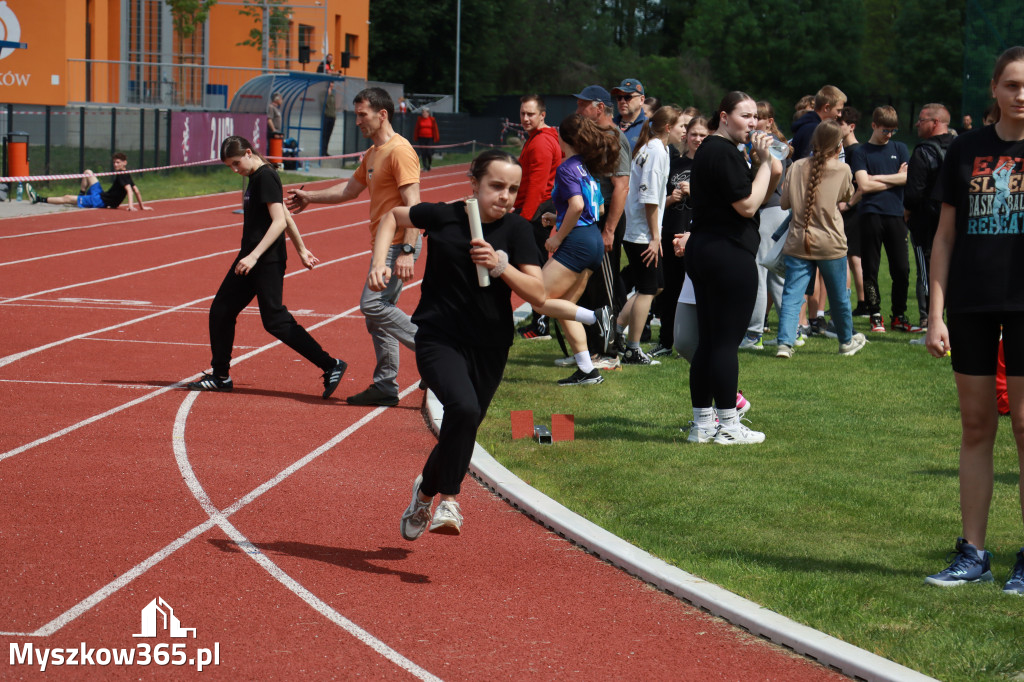 Fotorelacja: Powiatowy Festiwal Sztafet w Myszkowie