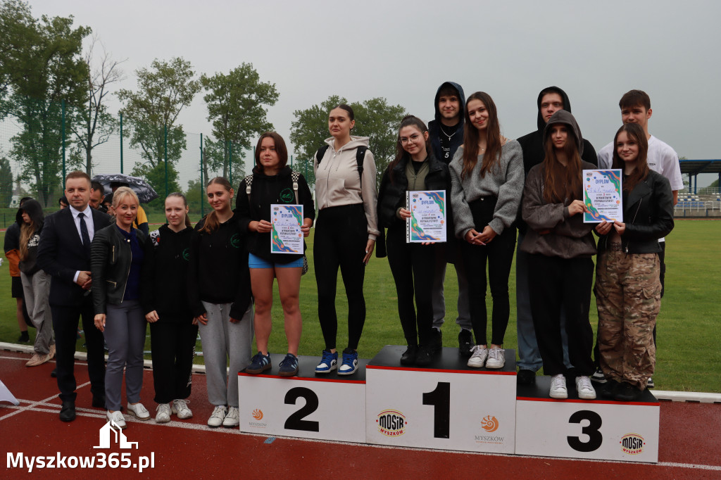 Fotorelacja: Powiatowy Festiwal Sztafet w Myszkowie