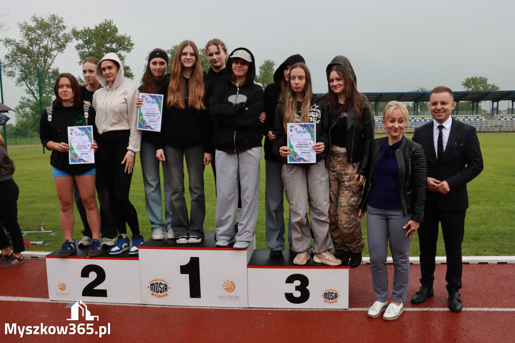 Fotorelacja: Powiatowy Festiwal Sztafet w Myszkowie