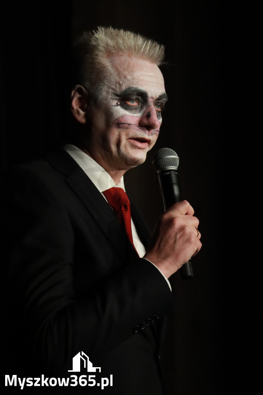 Fotorelacja I: Charytatywny spektakl Leć nisko, biegnij wysoko w MDK Myszków