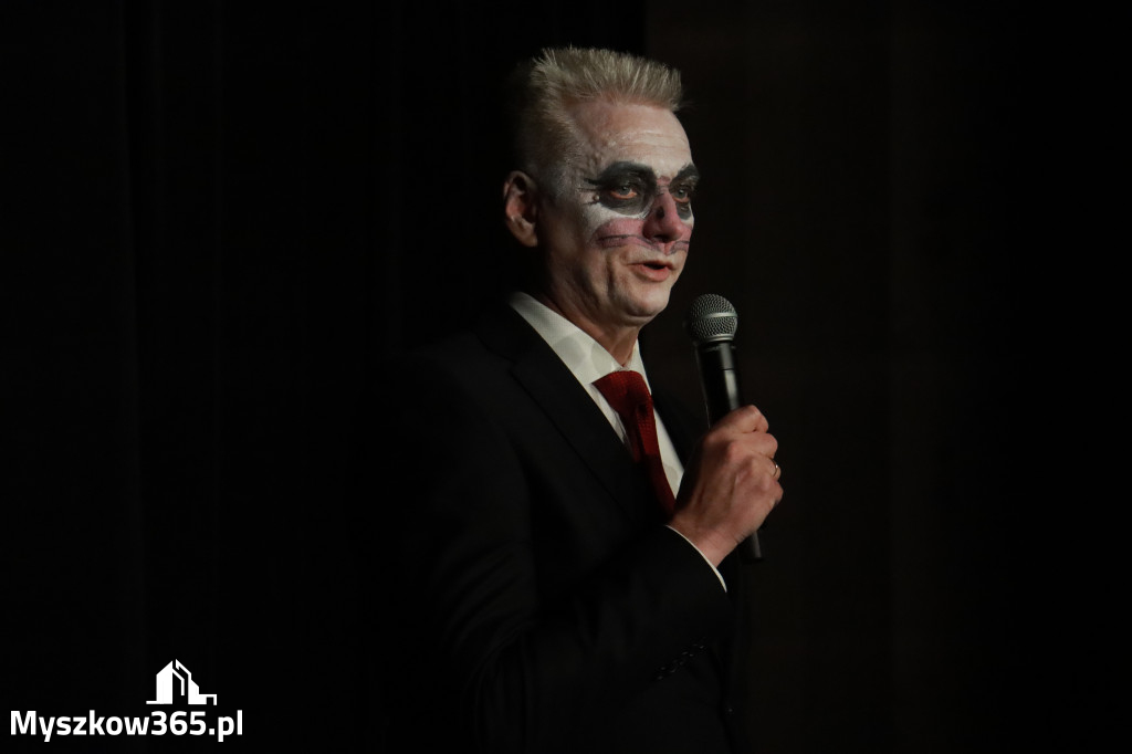 Fotorelacja I: Charytatywny spektakl Leć nisko, biegnij wysoko w MDK Myszków