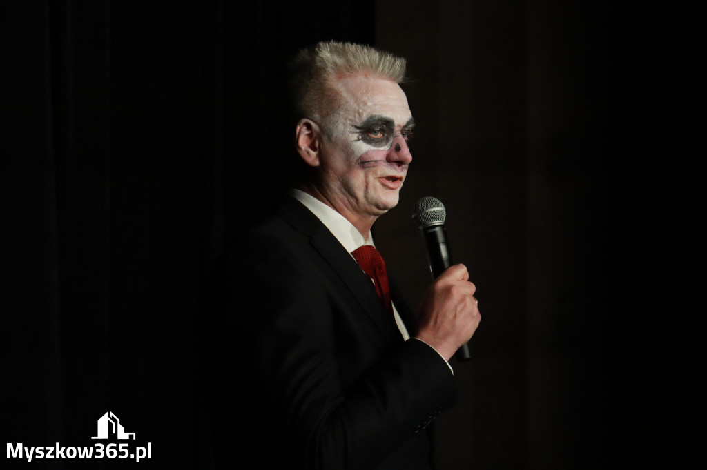 Fotorelacja I: Charytatywny spektakl Leć nisko, biegnij wysoko w MDK Myszków