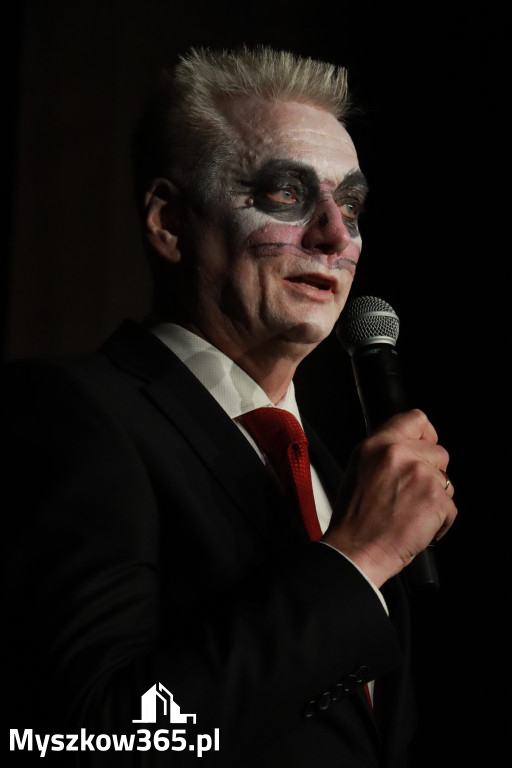 Fotorelacja I: Charytatywny spektakl Leć nisko, biegnij wysoko w MDK Myszków
