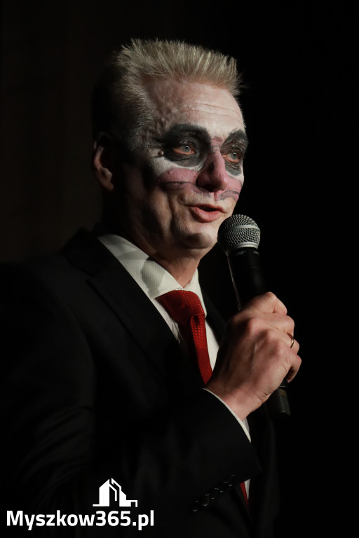Fotorelacja I: Charytatywny spektakl Leć nisko, biegnij wysoko w MDK Myszków