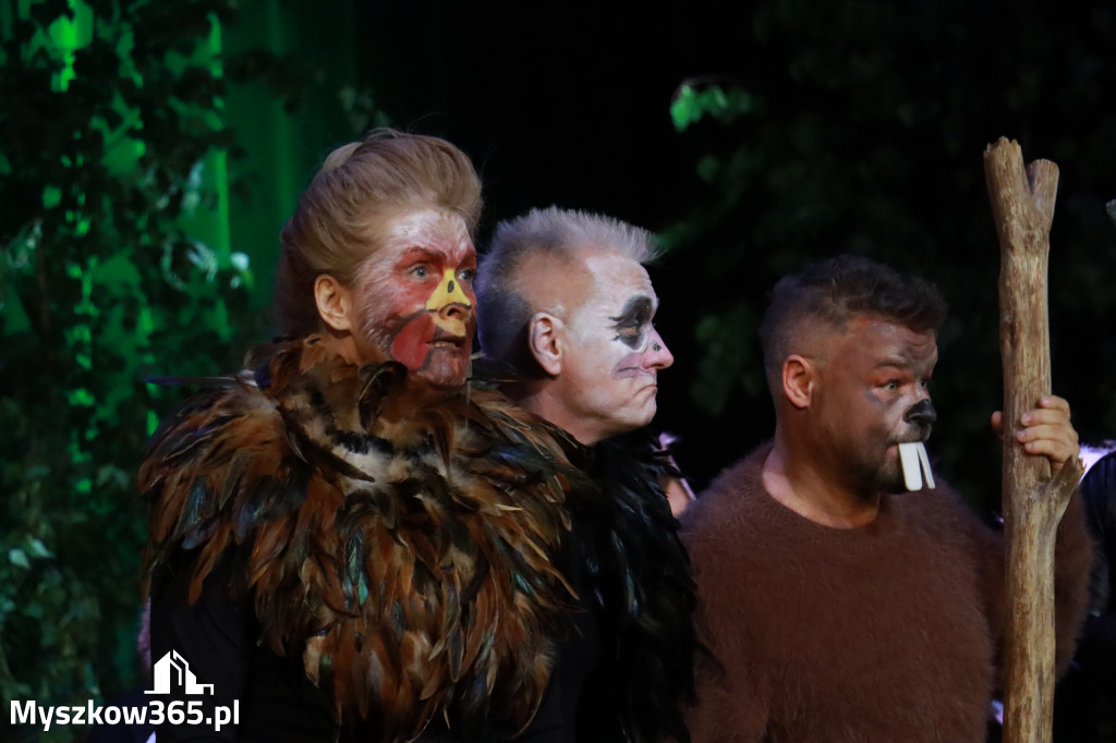 Fotorelacja I: Charytatywny spektakl Leć nisko, biegnij wysoko w MDK Myszków