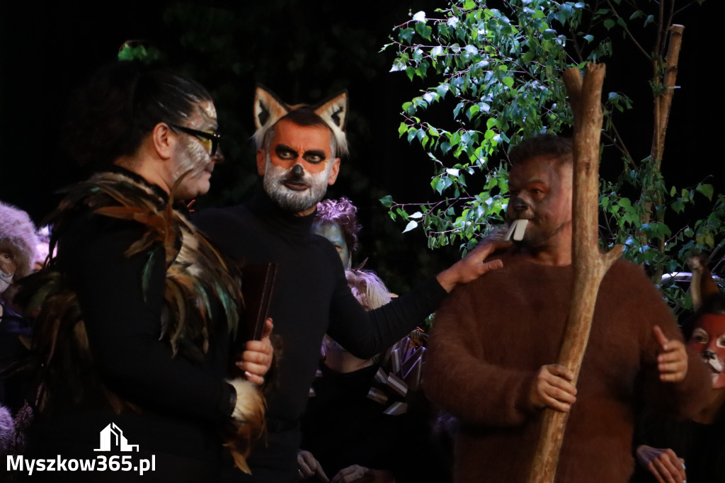 Fotorelacja I: Charytatywny spektakl Leć nisko, biegnij wysoko w MDK Myszków