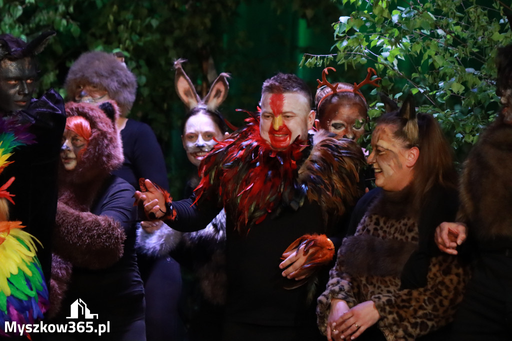 Fotorelacja I: Charytatywny spektakl Leć nisko, biegnij wysoko w MDK Myszków