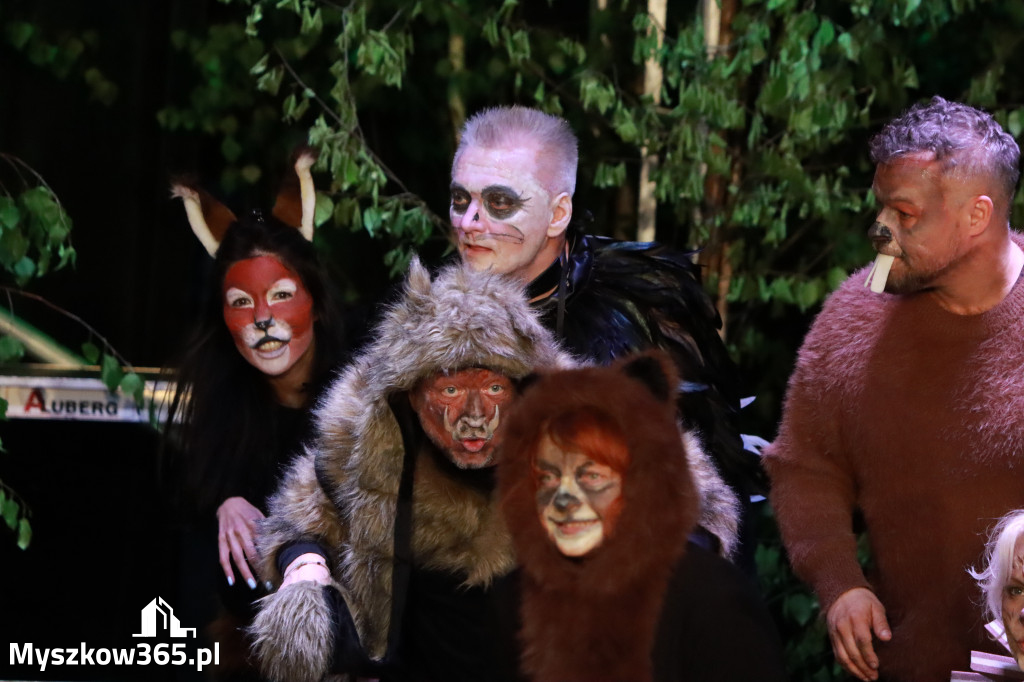Fotorelacja I: Charytatywny spektakl Leć nisko, biegnij wysoko w MDK Myszków