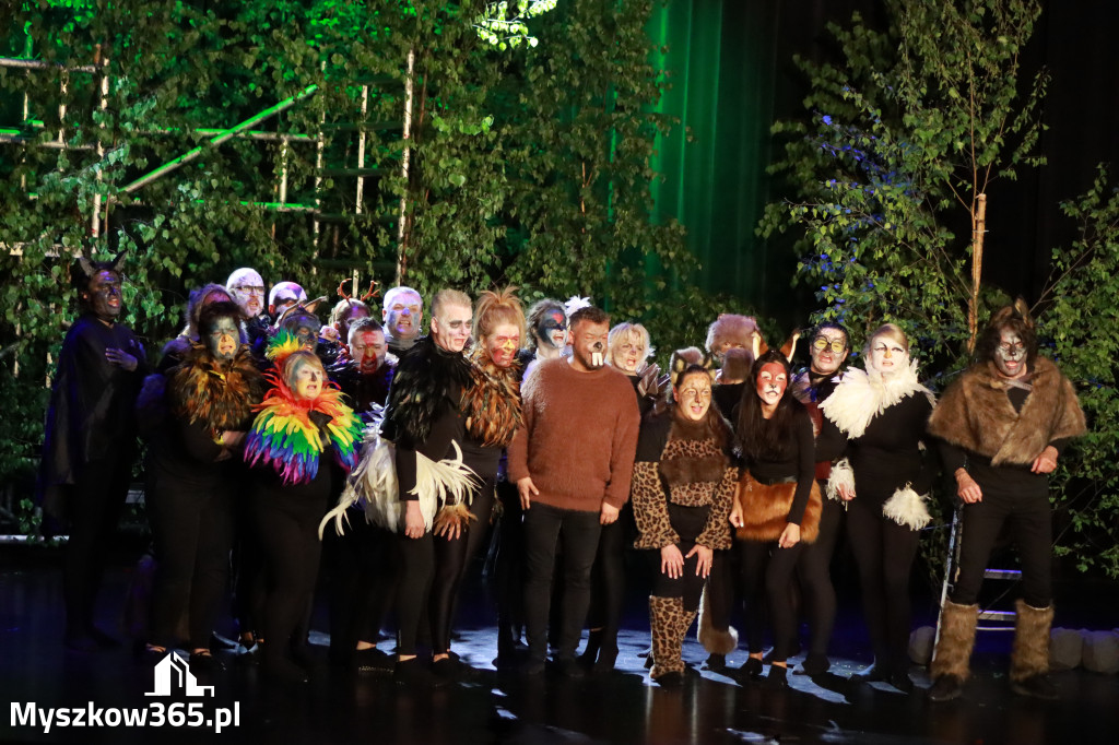 Fotorelacja II: Charytatywny spektakl Leć nisko, biegnij wysoko w MDK Myszków