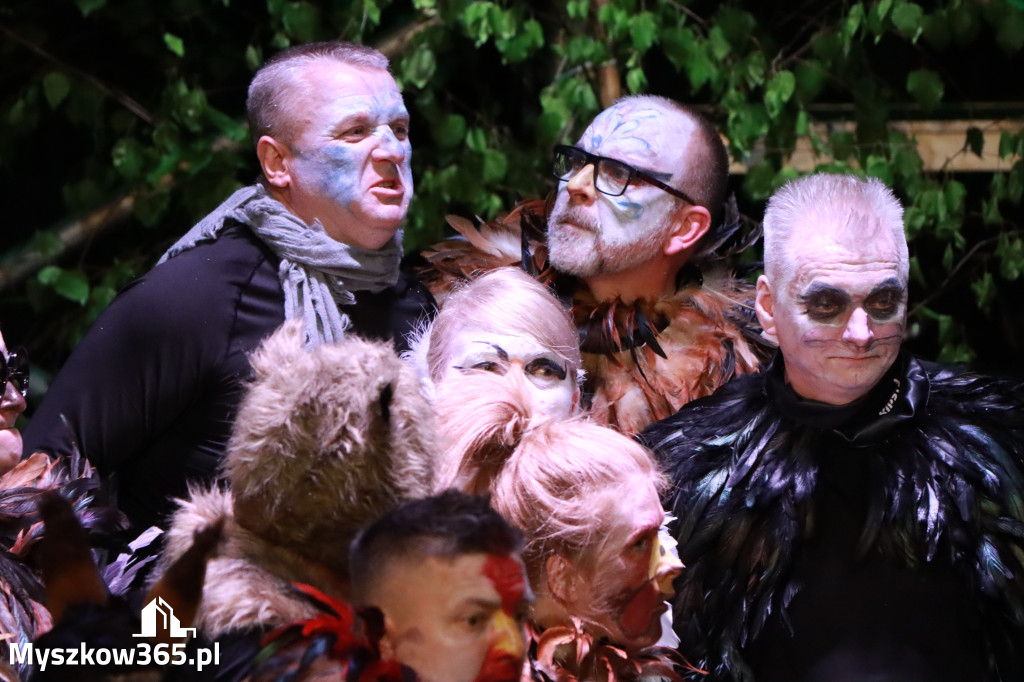 Fotorelacja II: Charytatywny spektakl Leć nisko, biegnij wysoko w MDK Myszków