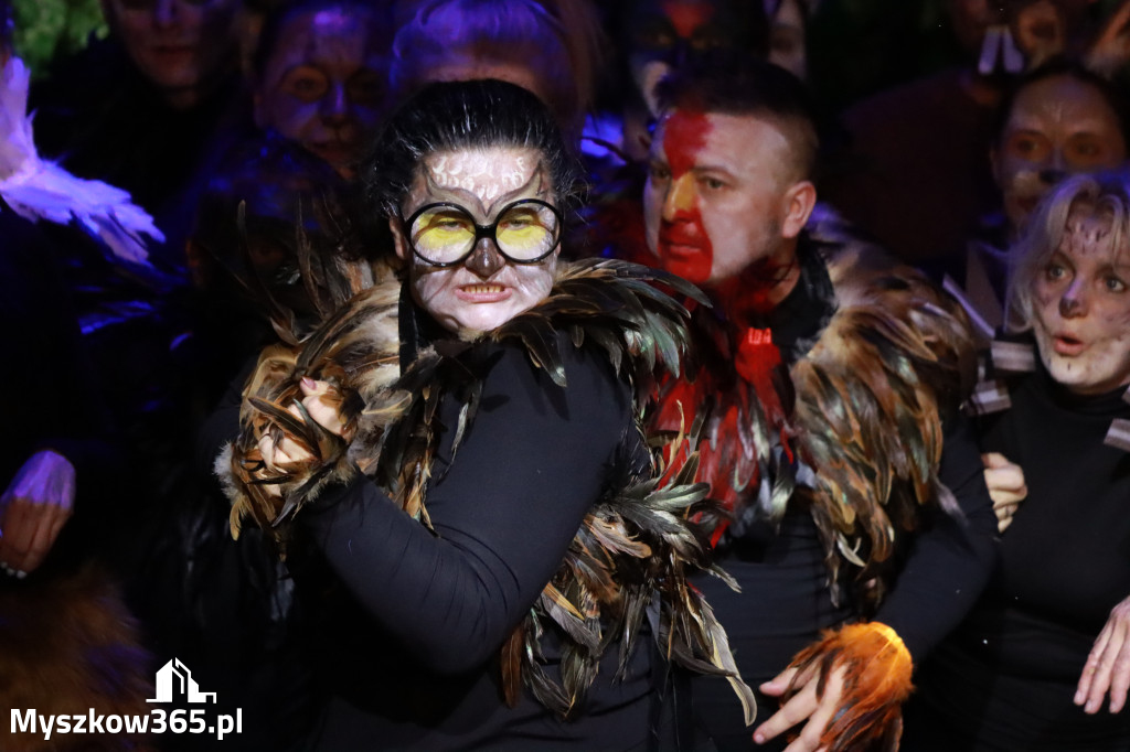 Fotorelacja II: Charytatywny spektakl Leć nisko, biegnij wysoko w MDK Myszków