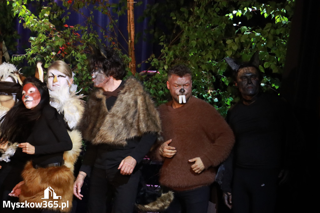 Fotorelacja II: Charytatywny spektakl Leć nisko, biegnij wysoko w MDK Myszków