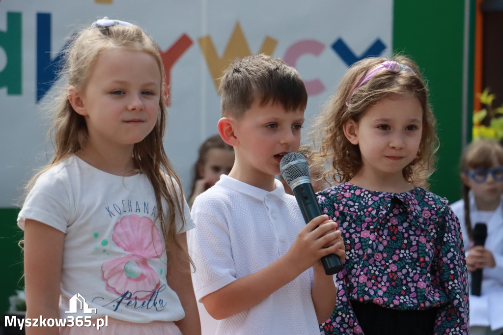 Fotorelacja I: Nadanie imienia Przedszkolu w Żarkach Letnisko