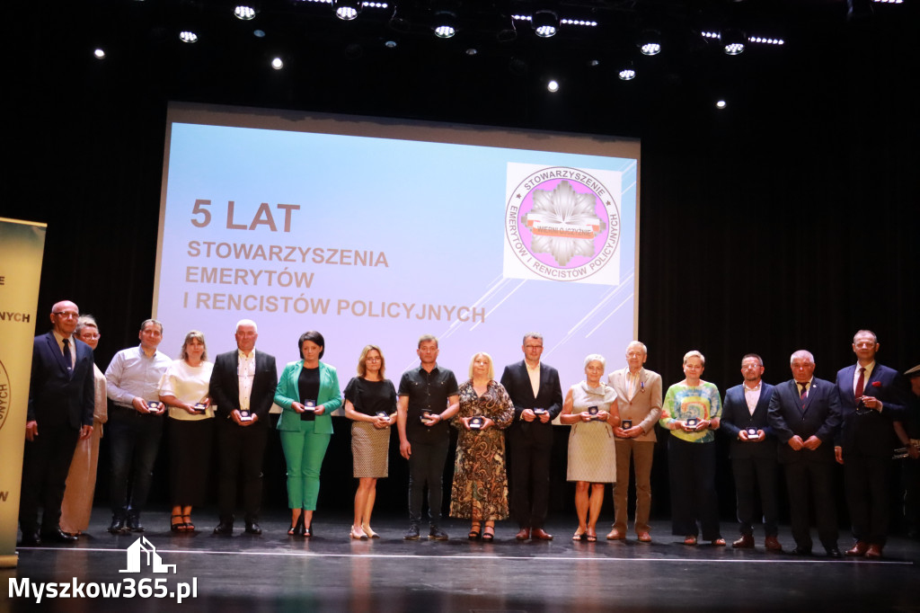 Fotorelacja II: 5 lat Stowarzyszenia Emerytów i Rencistów Policyjnych w Myszkowie