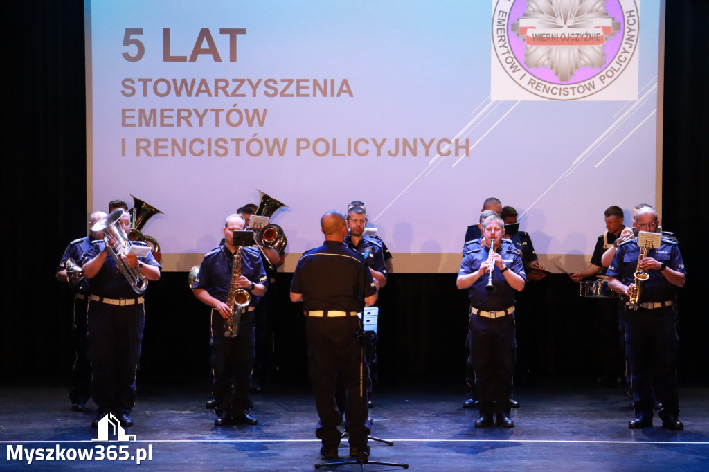 Fotorelacja II: 5 lat Stowarzyszenia Emerytów i Rencistów Policyjnych w Myszkowie