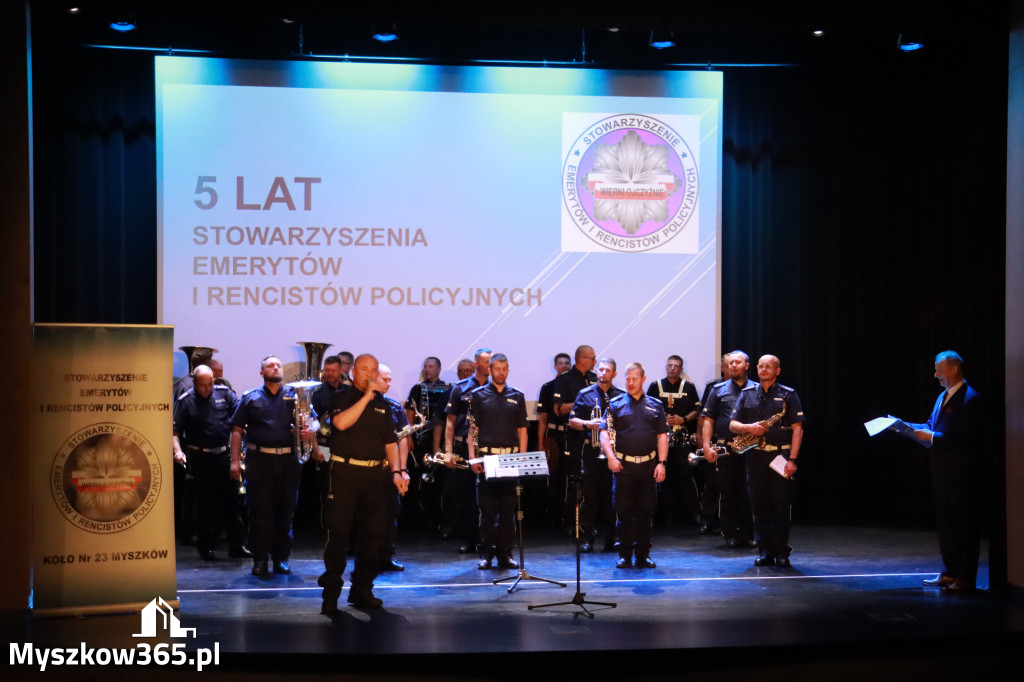 Fotorelacja II: 5 lat Stowarzyszenia Emerytów i Rencistów Policyjnych w Myszkowie