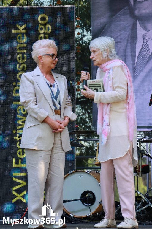 Fotorelacja I: XVI Ogólnopolski Festiwal Piosenek Janusza Gniatkowskiego w Poraju