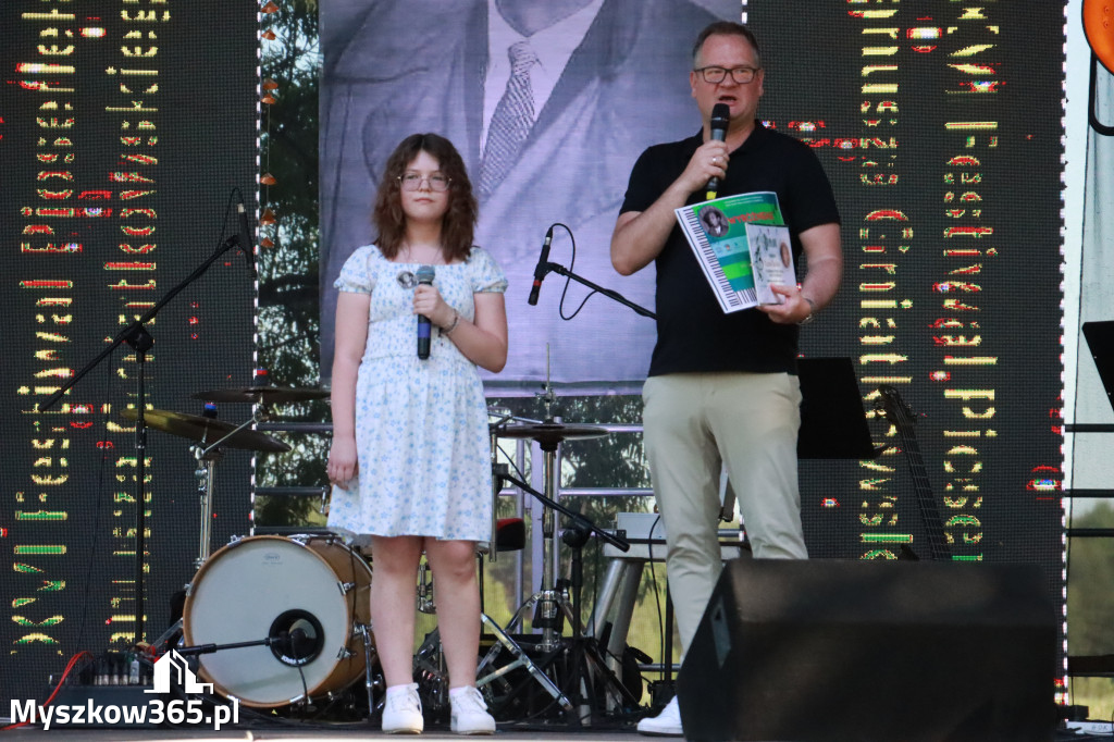 Fotorelacja I: XVI Ogólnopolski Festiwal Piosenek Janusza Gniatkowskiego w Poraju