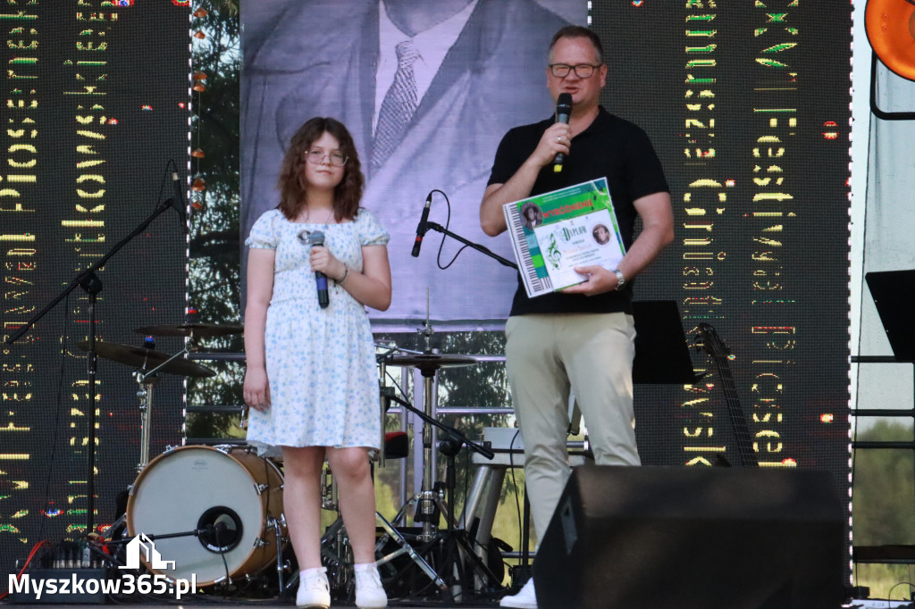 Fotorelacja I: XVI Ogólnopolski Festiwal Piosenek Janusza Gniatkowskiego w Poraju