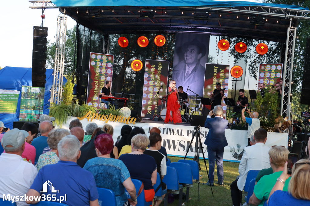 Fotorelacja II: XVI Ogólnopolski Festiwal Piosenek Janusza Gniatkowskiego w Poraju