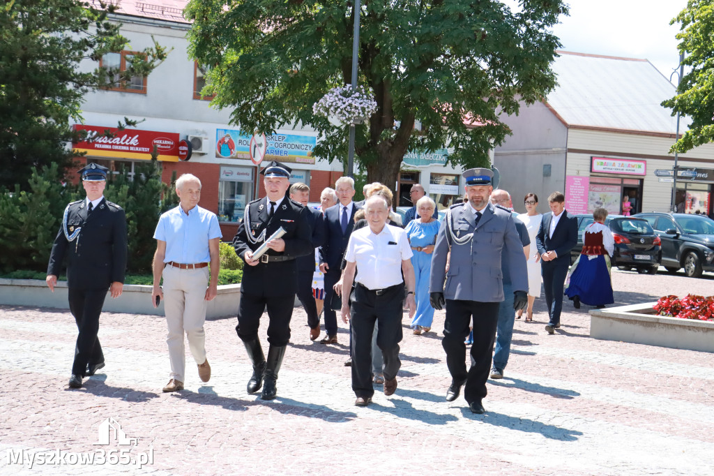 Fotorelacja: Umieszczenie w cokole pomnika Krystyna z Koziegłów kapsuły czasu