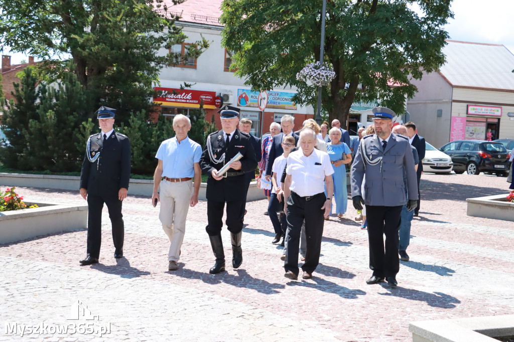 Fotorelacja: Umieszczenie w cokole pomnika Krystyna z Koziegłów kapsuły czasu