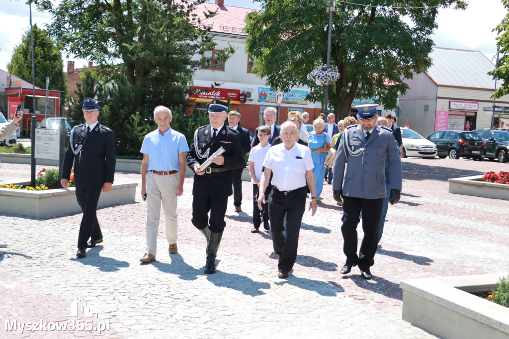 Fotorelacja: Umieszczenie w cokole pomnika Krystyna z Koziegłów kapsuły czasu