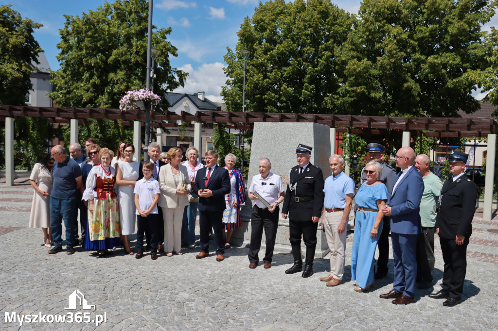 Fotorelacja: Umieszczenie w cokole pomnika Krystyna z Koziegłów kapsuły czasu