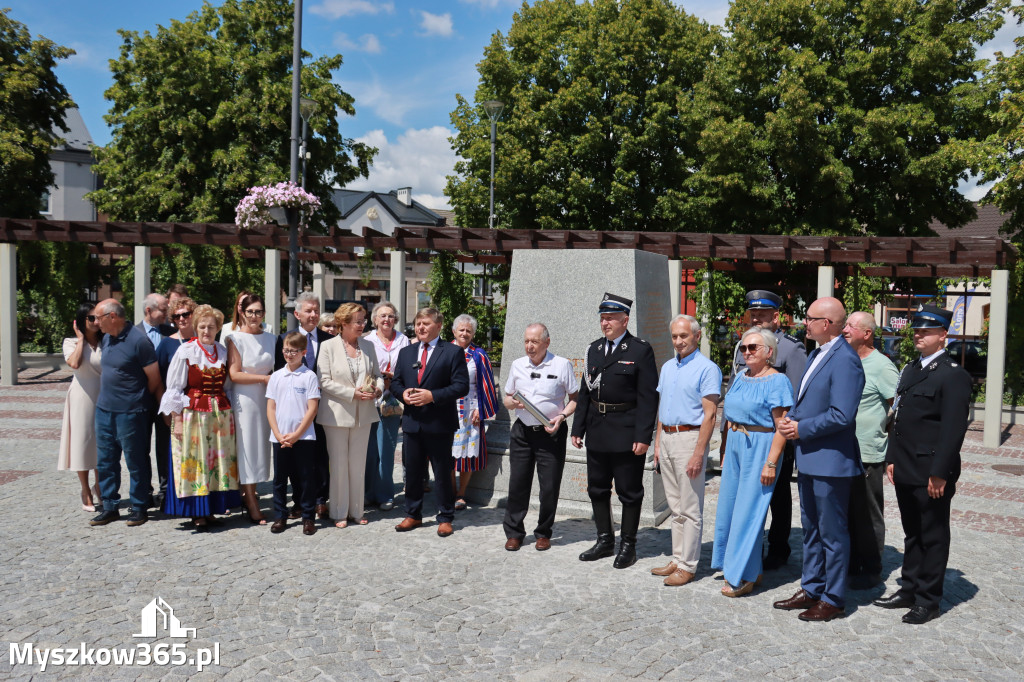 Fotorelacja: Umieszczenie w cokole pomnika Krystyna z Koziegłów kapsuły czasu