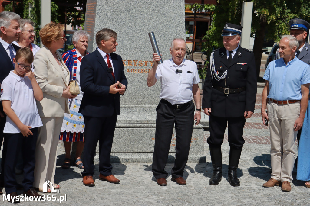 Fotorelacja: Umieszczenie w cokole pomnika Krystyna z Koziegłów kapsuły czasu